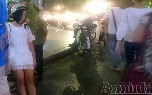 Cô gái nũng nịu bạn trai người nước ngoài, đòi nhảy xuống từ tầng 3 "hàm cá mập"