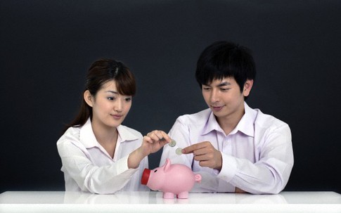 Có nên cầm lương của chồng?