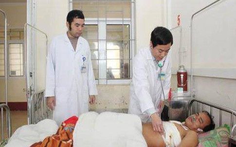 Cứu sống bệnh nhân bị bạn nhậu đâm thấu tim​