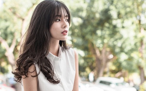 Diện chân váy mini suốt 7 ngày không chán
