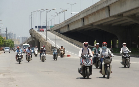 Giữa tuần miền Bắc dứt nắng nóng, chuyển mưa dông