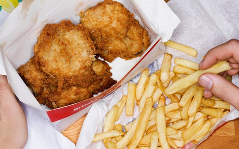 Giật mình vì hóa chất độc hại tiềm ẩn trong bao bì của các thực phẩm ăn nhanh