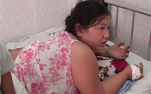 Người mẹ đốt con vì không bán hết vé số lĩnh 5 năm tù