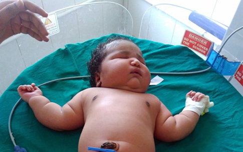 Bà mẹ Ấn Độ sinh con nặng 6,8 kg