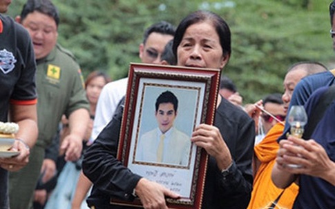 Đám tang đẫm nước mắt của nam tài tử Thái Lan chết vì sốt xuất huyết