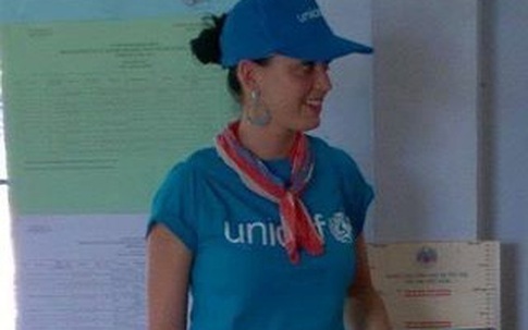 Katy Perry giản dị đến thăm trẻ em tại Khánh Hòa