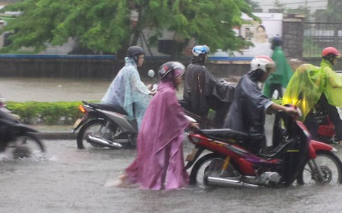 Người dân "thành phố xanh" khốn khổ vì phố biến thành sông