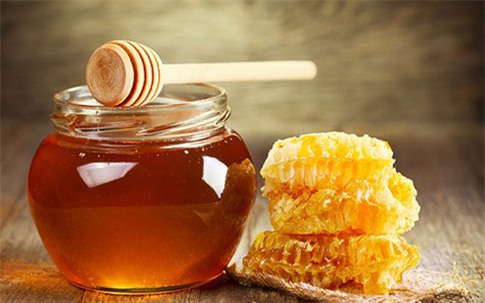 Tin lời quảng cáo, nhiều người đua nhau săn mật ong hoa thuốc phiện