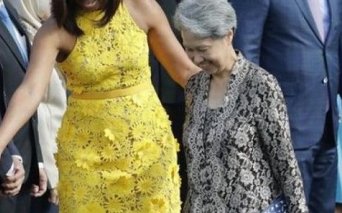 Phu nhân Thủ tướng Singapore diện túi 11 USD gặp Obama