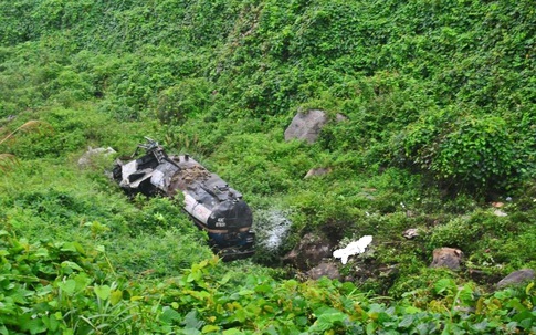 Tai nạn ở đèo Hải Vân, 2 người thương vong