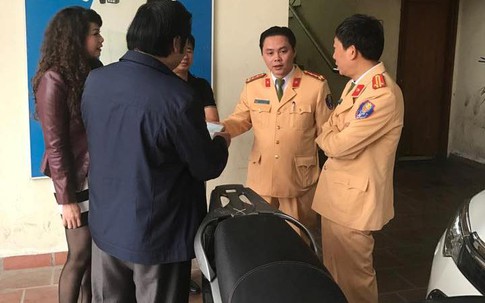 Người phụ nữ bật khóc vì nhận lại xe SH sau 4 năm mất trộm