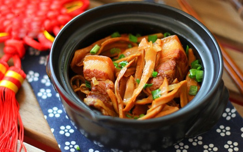 Thịt ba chỉ kho măng đậm đà dân dã ngon cơm
