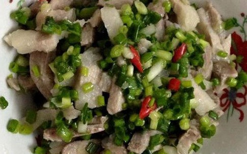 Thịt lợn luộc trộn chua ngọt lạ miệng
