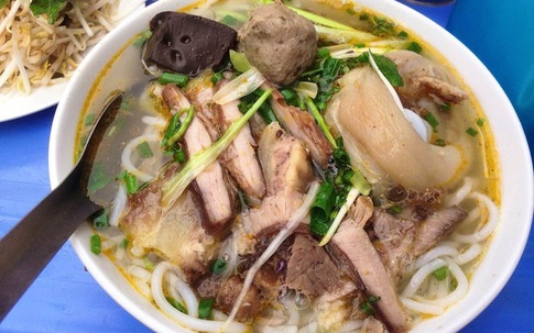 10 món đường phố 'phải ăn' ở Hà Nội