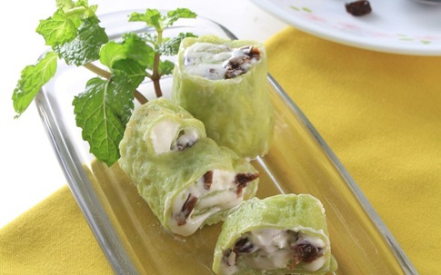 Làm bánh crepe trà xanh cuộn phô mai