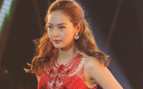 Cận cảnh nhan sắc "khó cưỡng" của Minh Hằng