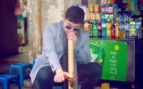 Quang Lê lang thang phố phường Hà Nội