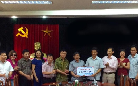 Hội đồng hương Hà Tĩnh tại Hà Nội hỗ trợ 10 tấn gạo cho ngư dân Kỳ Anh