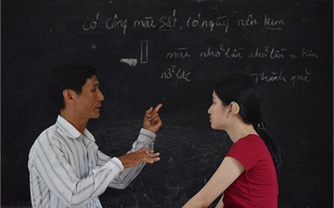 Hành trình thầm lặng của người cha giúp con nói "tiếng người"