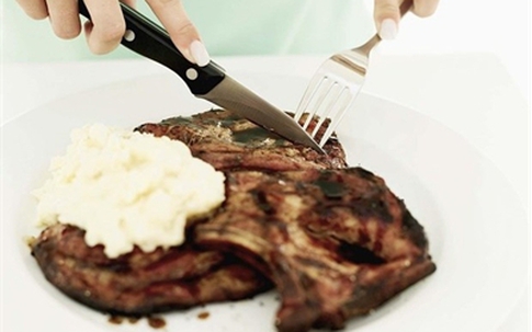 Điều gì xảy ra nếu ăn nhiều thịt đỏ, ít rau củ trái cây?