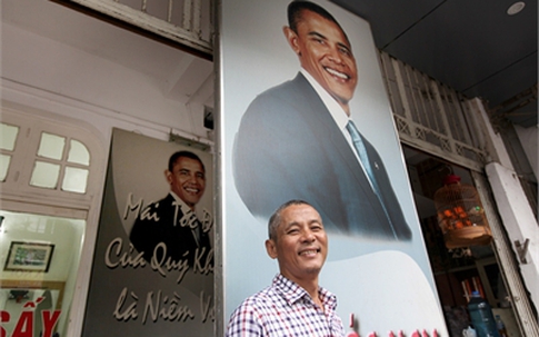 Chủ hiệu cắt tóc 7 năm treo ảnh Obama vì giống hệt