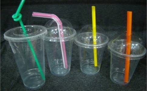 Hiểm họa ung thư từ cốc nhựa dùng một lần