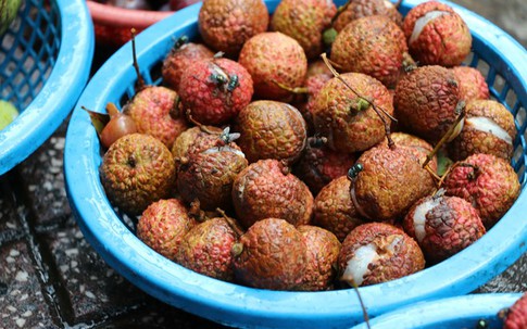 Thực phẩm, trái cây 5.000 đồng tại chợ chiều cho công nhân