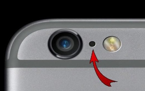 Giải mã bí ẩn lỗ đen giữa camera và đèn flash của iPhone