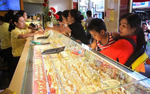 Giá vàng hôm nay 23/7: Giật mình giảm mạnh