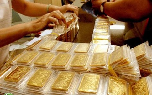 Giá vàng hôm nay 12/8: Giảm mạnh