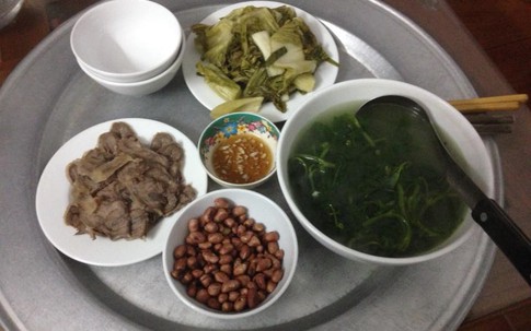 Câu hỏi của con trai và nỗi ám ảnh của mẹ khi đi chợ nấu cơm