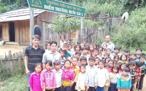 Thầy giáo hơn 15 năm đi dạy chưa từng được nhận hoa quà 20/11
