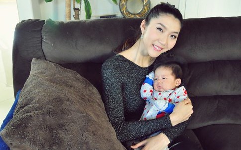Siêu mẫu Ngọc Quyên: 'Vợ chồng tôi tổn thương nhiều vì miệng đời'