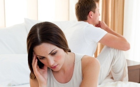 “Chồng “yếu” thỏa hiệp cho tôi “thỏa mãn” với người tình cũ