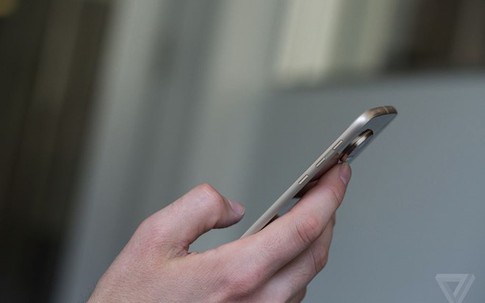 Cận cảnh Moto Z: nâng tầm smartphone dạng tháo-lắp