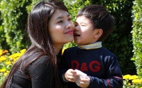 Hôn nhân viên mãn của BTV VTV 3 năm không lương