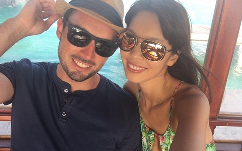 Hà Anh táo bạo bán nude trước ống kính của ông xã