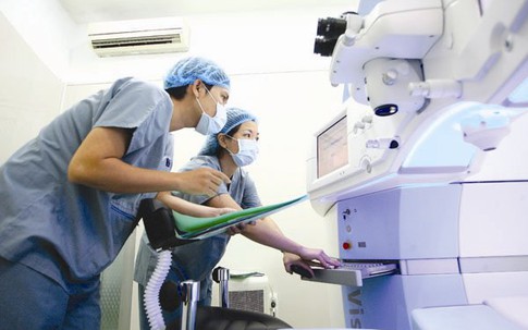 Ninh Bình: Trao tặng thiết bị 	cho 8 trung tâm y tế huyện