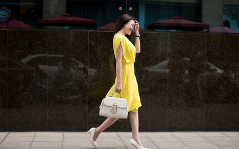 Trà Ngọc Hằng tươi trẻ với set đồ nhiệt đới