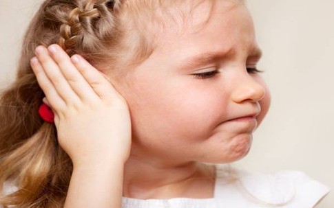 Giúp trẻ đỡ đau tai bằng bấc sâu kèn