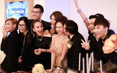 Hình ảnh hiếm hoi trong hôn lễ Đinh Ngọc Diệp - Victor Vũ