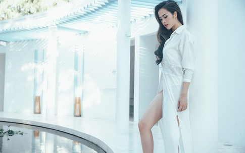 Vũ Ngọc Anh khoe khéo vòng một nóng bỏng với bikini