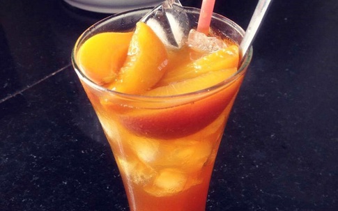 Cô sinh viên hàng không có cách làm trà đào cực hot