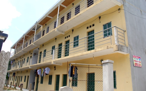 Lạ lùng chuyện xây nhà trọ để… nuôi gà