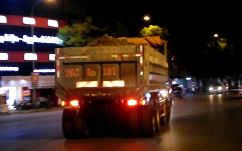 Xe tải chở đất lộng hành ở Huế: Sẽ tiến hành kiểm tra và xử lý