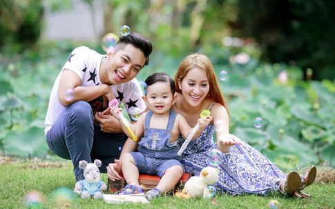 Ngày gia đình, Khánh Thi hạnh phúc khoe chồng, con