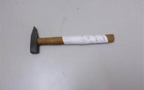 Nghịch tử đánh, chém bố mẹ vì bực tức