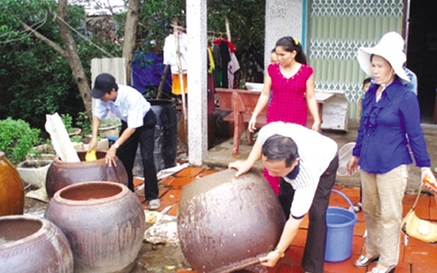 Cảnh báo dịch bệnh đầu mùa mưa: Trẻ mắc hô hấp, già đau khắp người