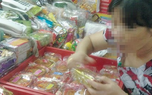 Bánh trung thu làm bằng bột sắn, hương liệu bán ở chợ TP HCM