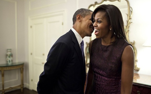 Đừng "ghen" với hạnh phúc của ông Obama và vợ